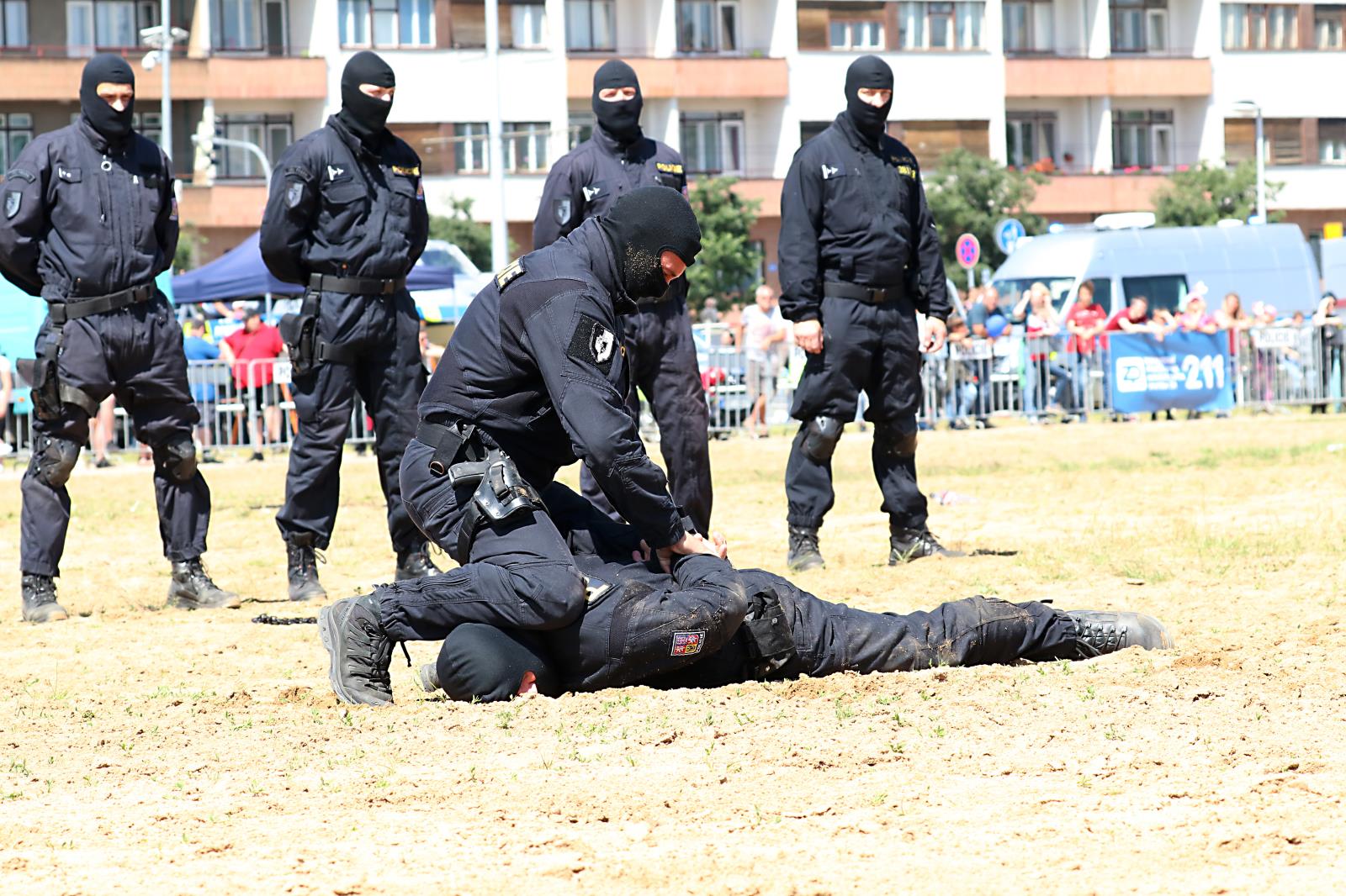 30 XII. den s policií (30).JPG