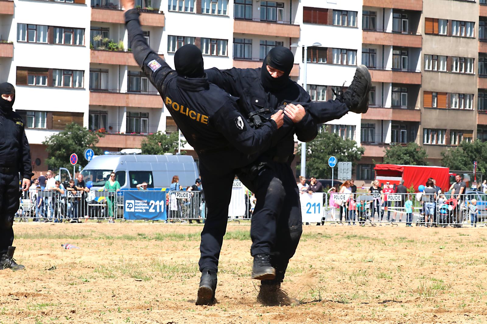32 XII. den s policií (32).JPG