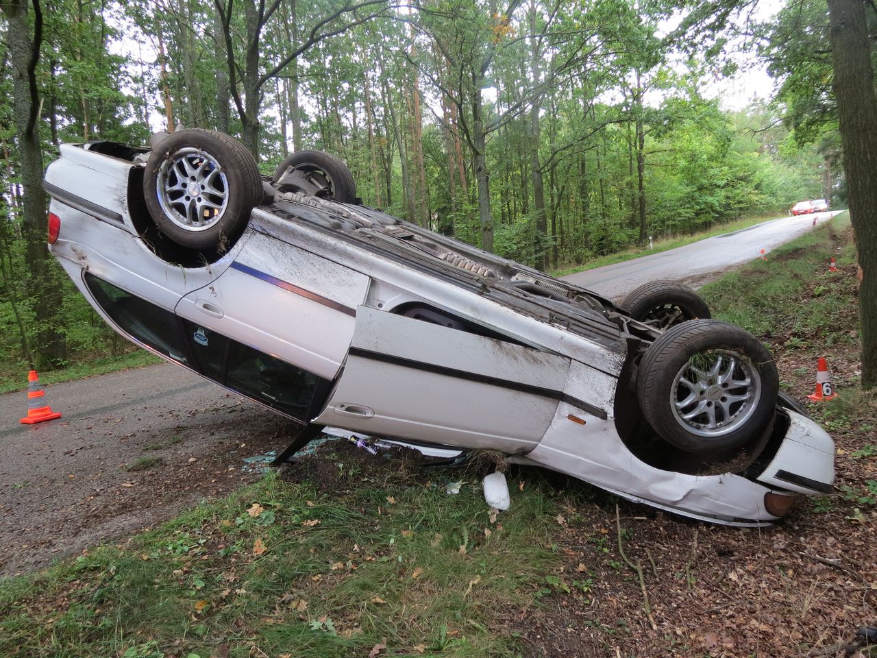 4 23. 9. ko.o. Tchovice, smyk na mokré vozovce, lehké zranění, škoda 70 tisíc.JPG