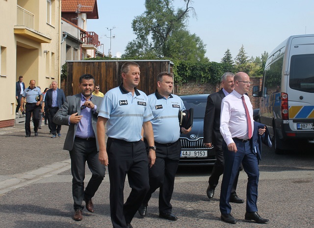 4 BV návštěva premiéra a ministra_4.jpg