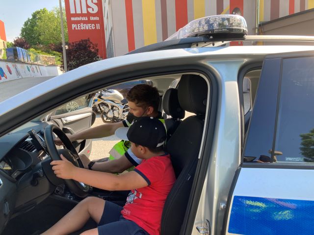 4 Dopravní policisté v MŠ (4).JPG