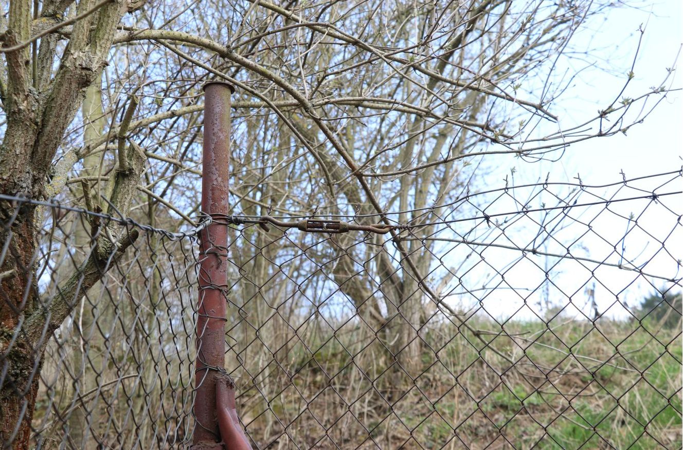 4 Oplocení u pozemku.jpg