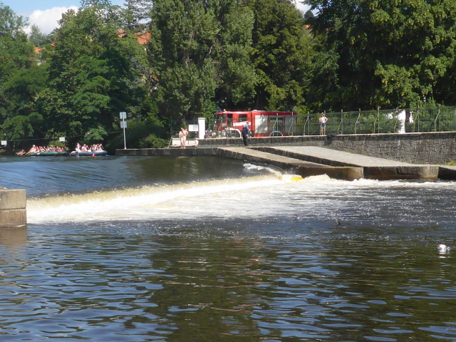 4 Záchrana tonoucích se  turistek v Českém Krumlově 19.7.2016 - 4.JPG