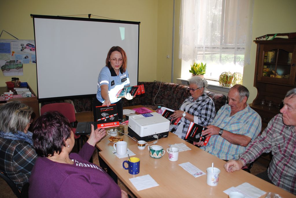 4 čtení seniorům.jpg
