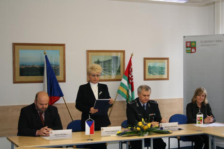 4. Pecina, Emmerová, Maštera