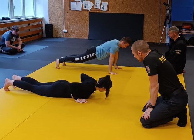 5 Beseda se studenty.jpg