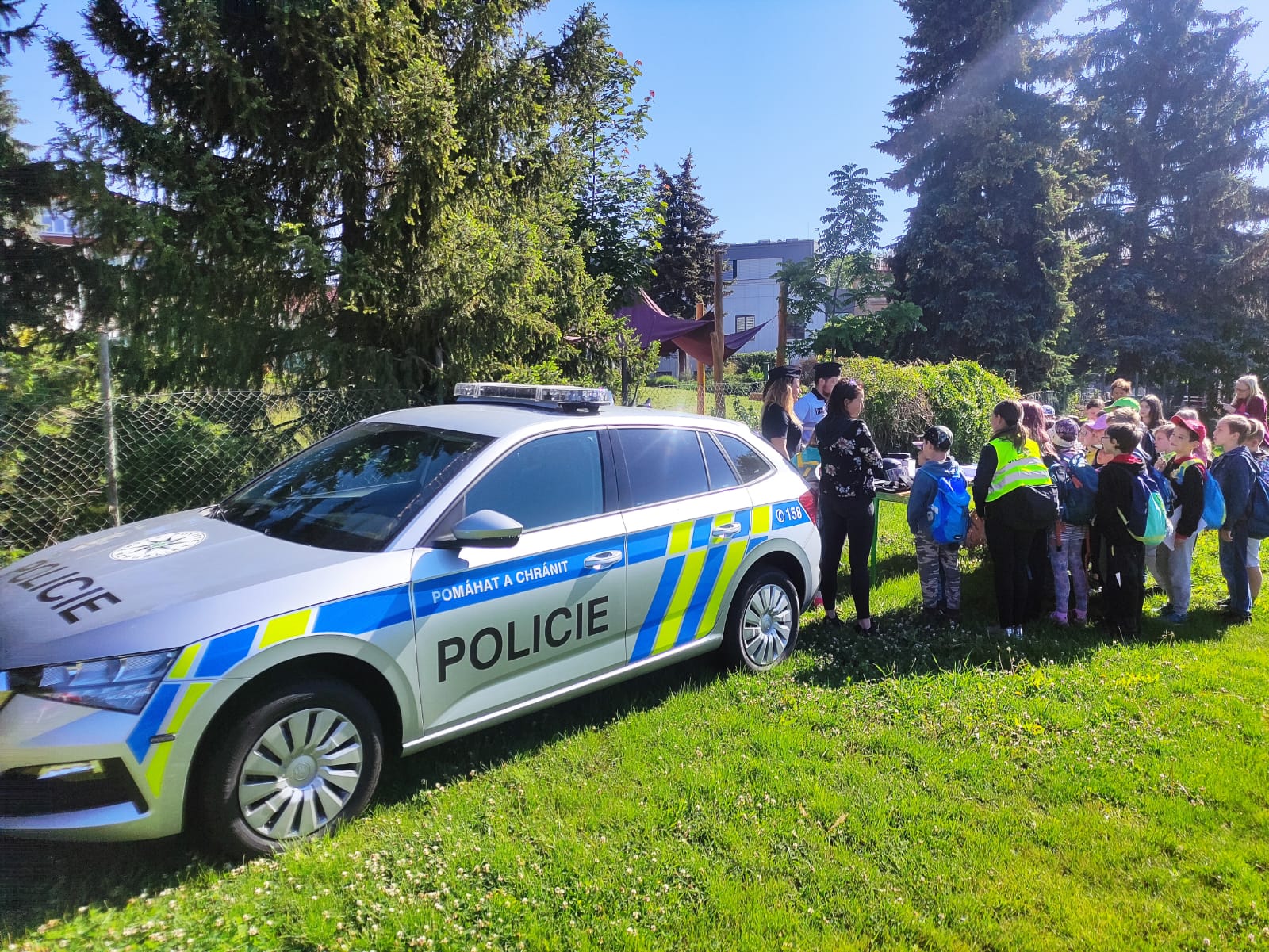 6 Den s policisty a hasiči