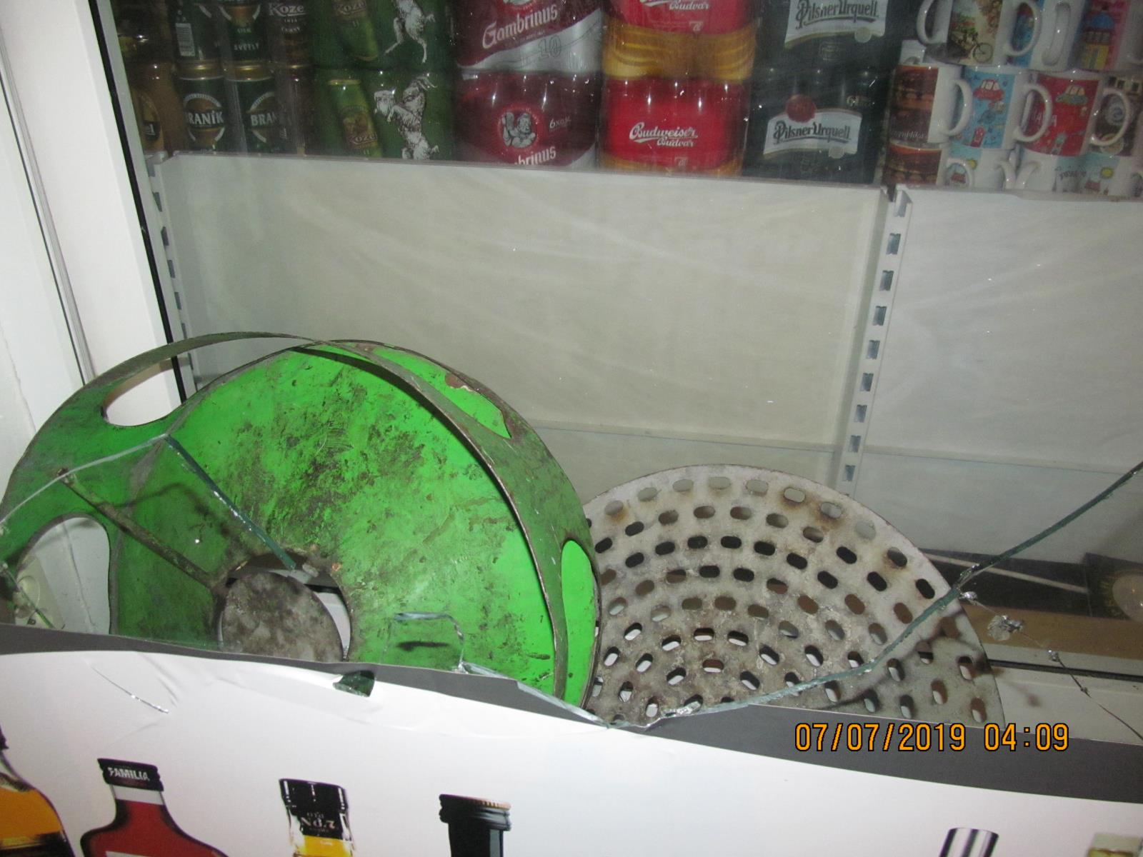 6 Detailní pohled na víko koše  .JPG