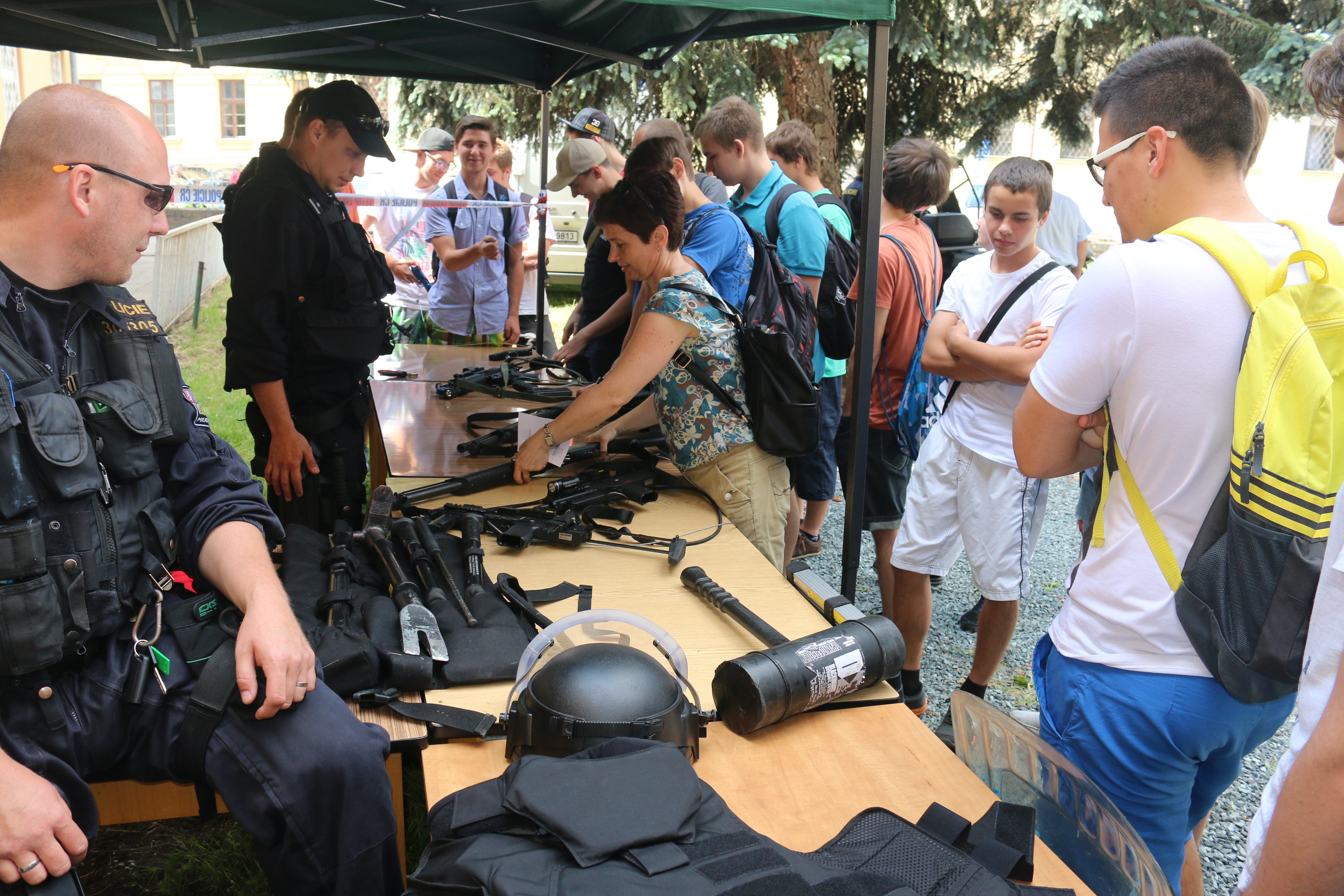 7 DOD_7 výstroj policistů.JPG