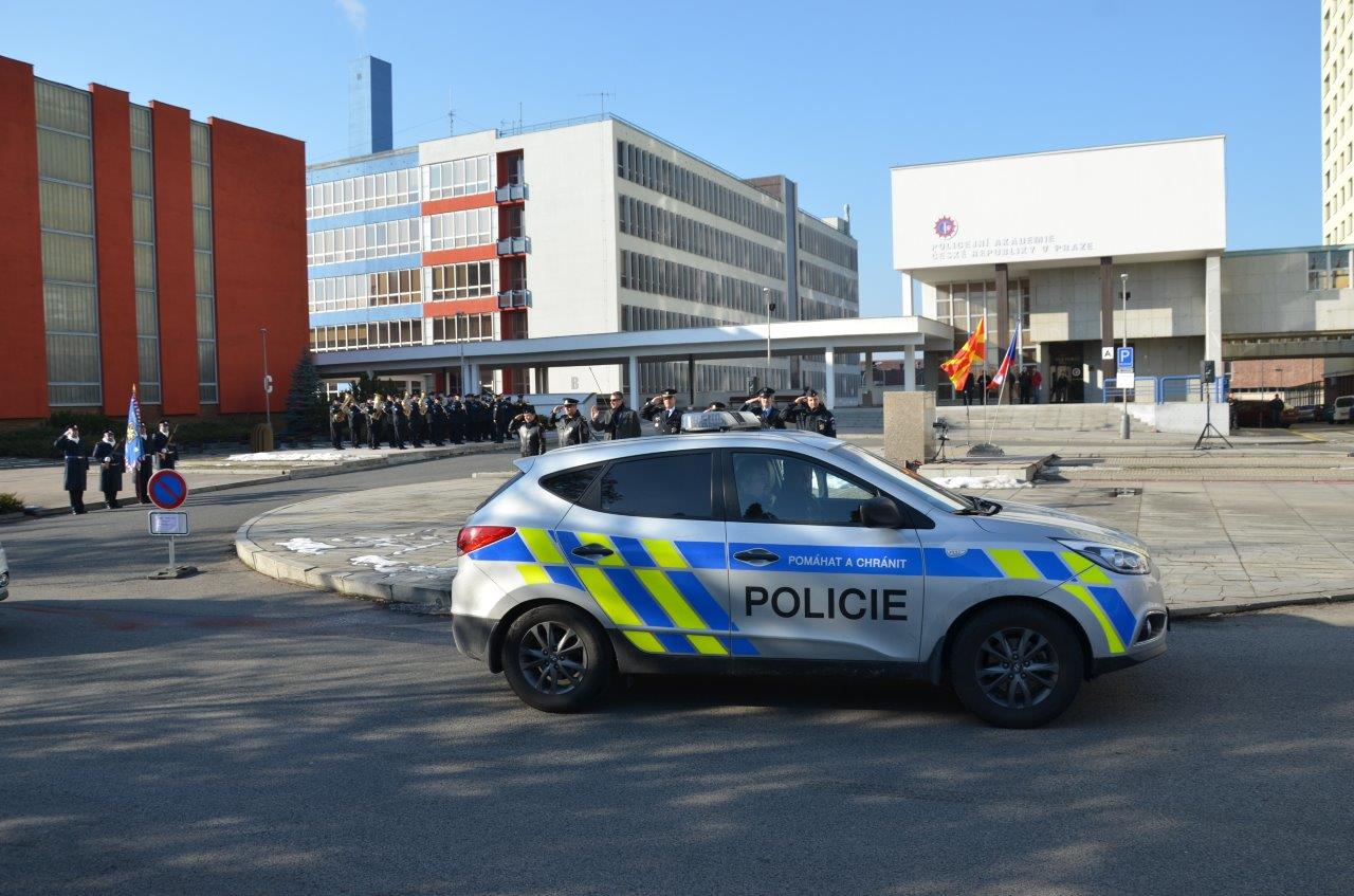 7 Odjezd policistů do Makedonie