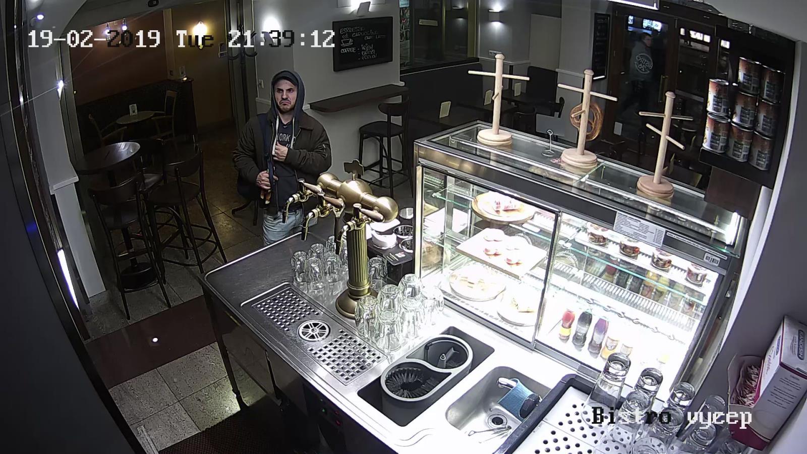 7 krýdež peněženek a hotovosti (7).jpg