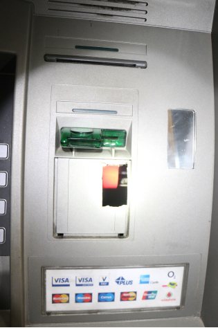 9 napadený bankomat (2)