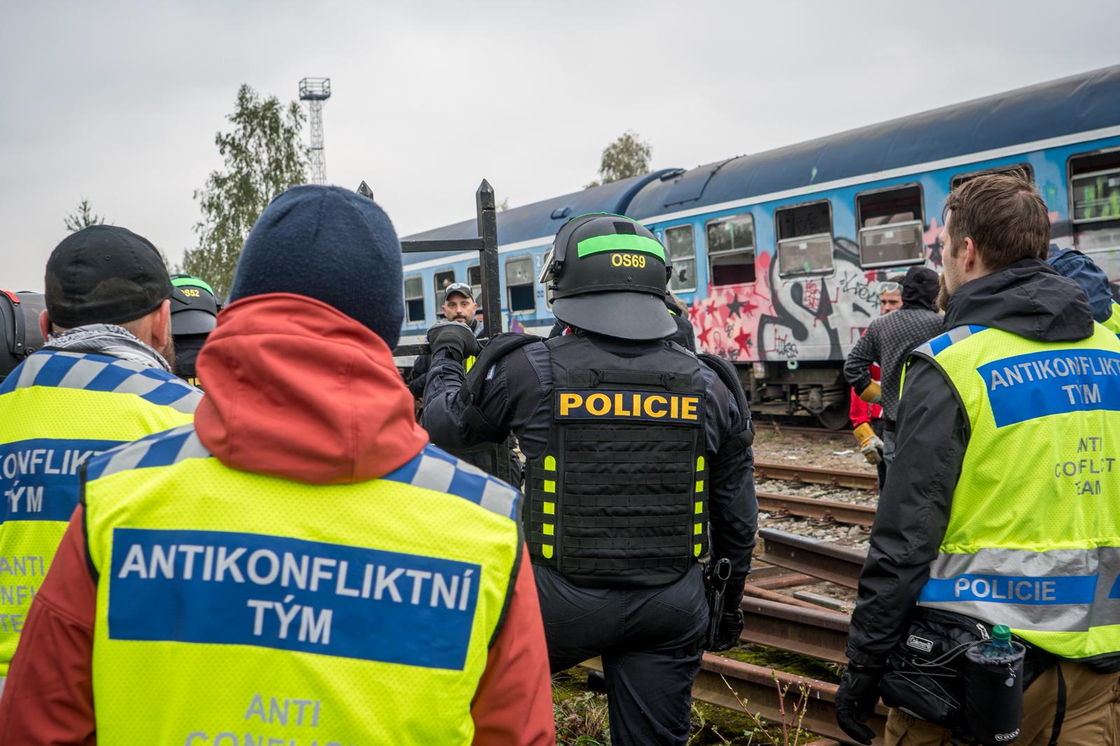AKT