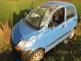 Auto skončilo po nehodě na střeše