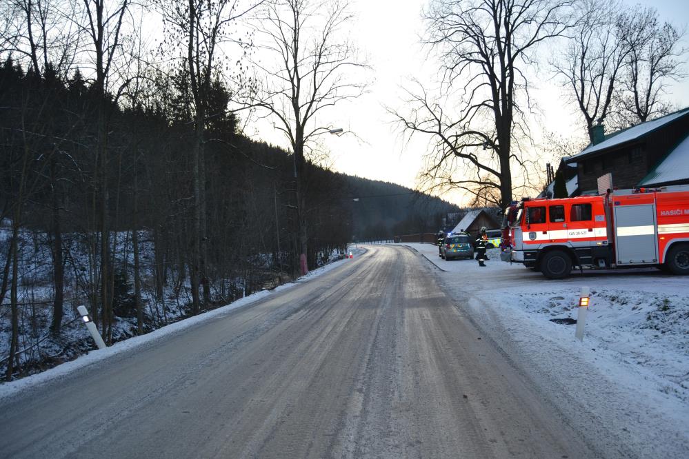Auto v potoce (1)