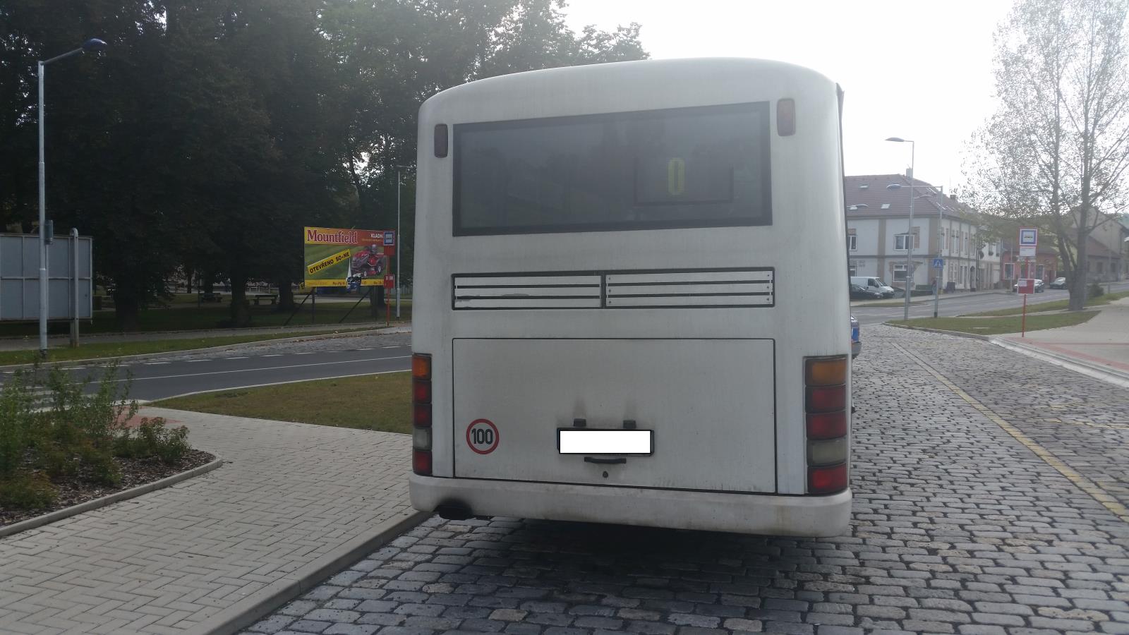 Autobus řídila mladistvá osoba