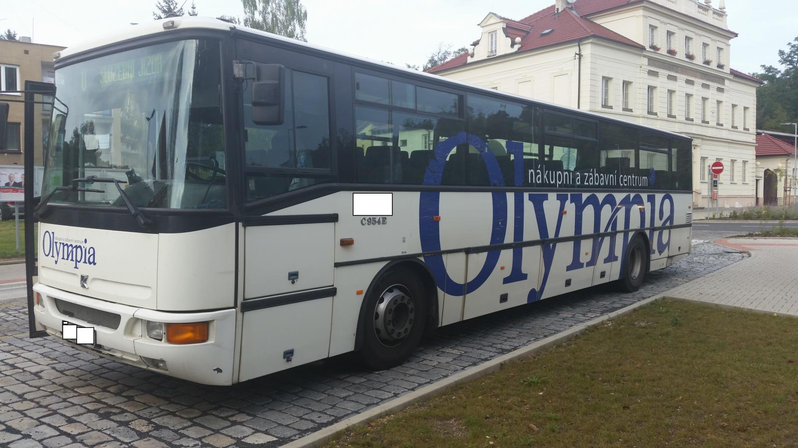 Autobus řídila mladistvá osoba