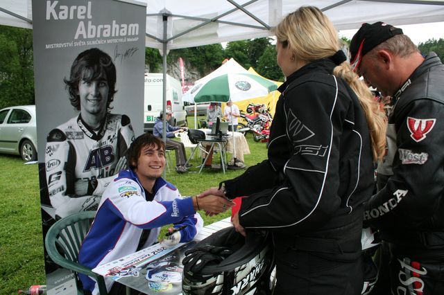Autogramiáda Karla Abrahama.JPG