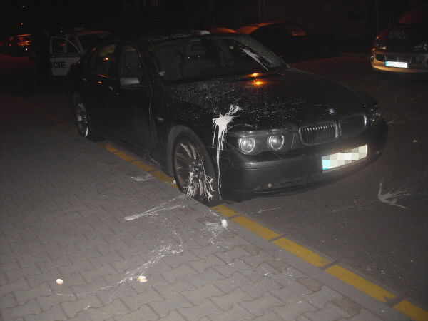 BMW postříkané barvou
