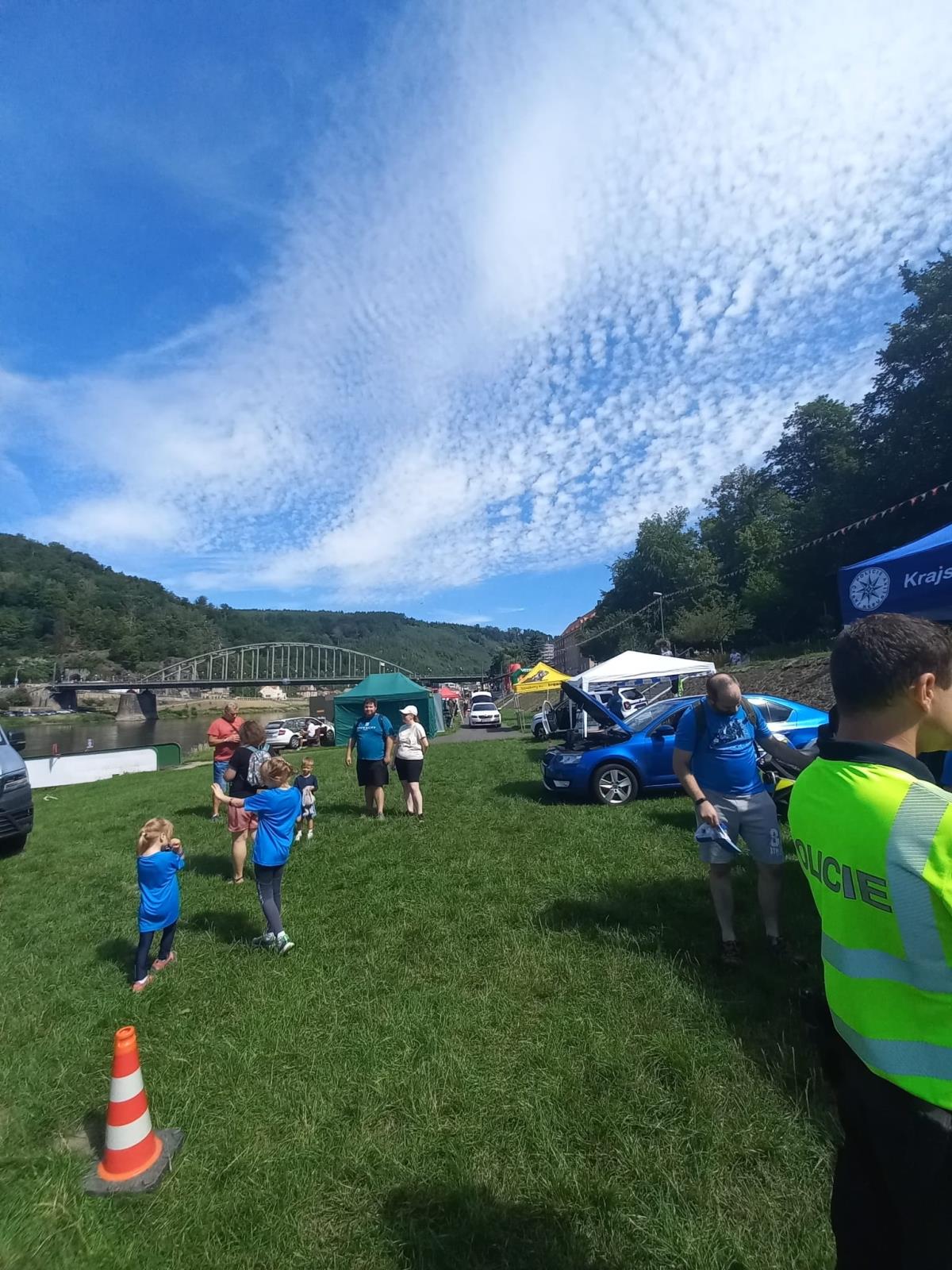 Běh na podporu vojenského fondu solidarity a nadace hasičů a policistů