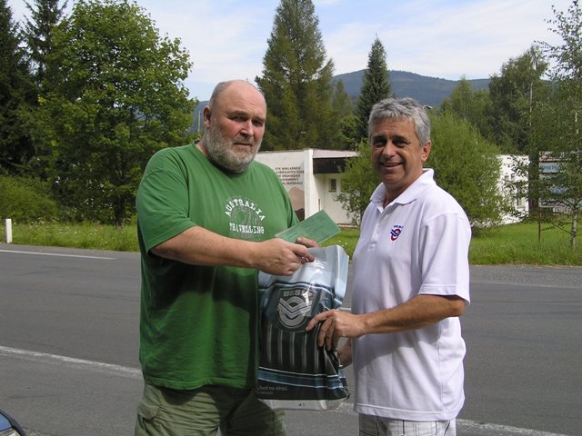 Besip - předání dárečku vzornému řidiči