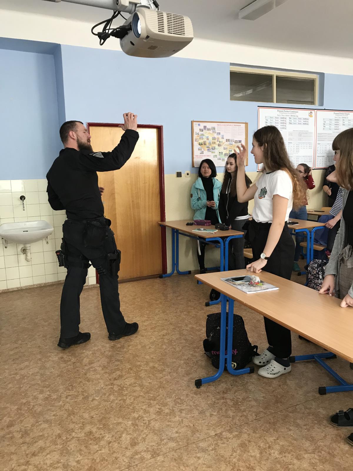 Bezpečí ženám a dívkám