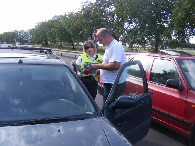 Bezpečný návrat - kontrola Lidice policistka 076.jpg