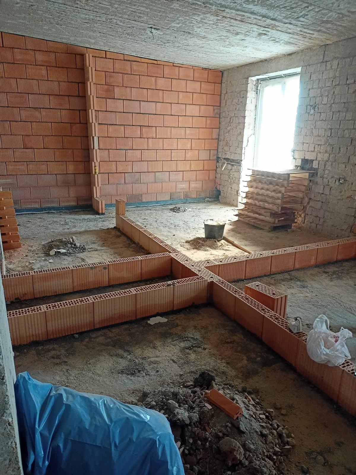 Březen 2022