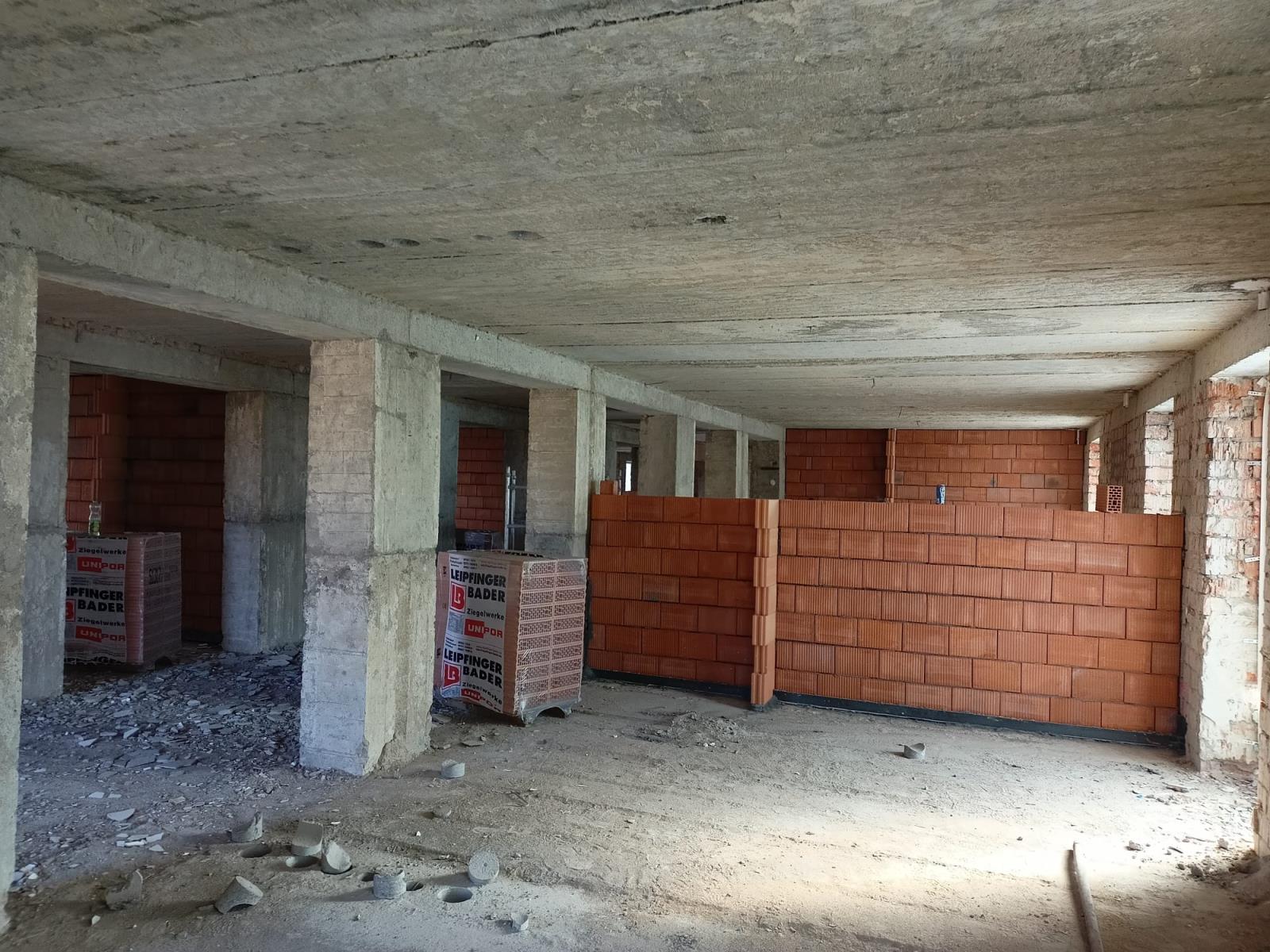 Březen 2022