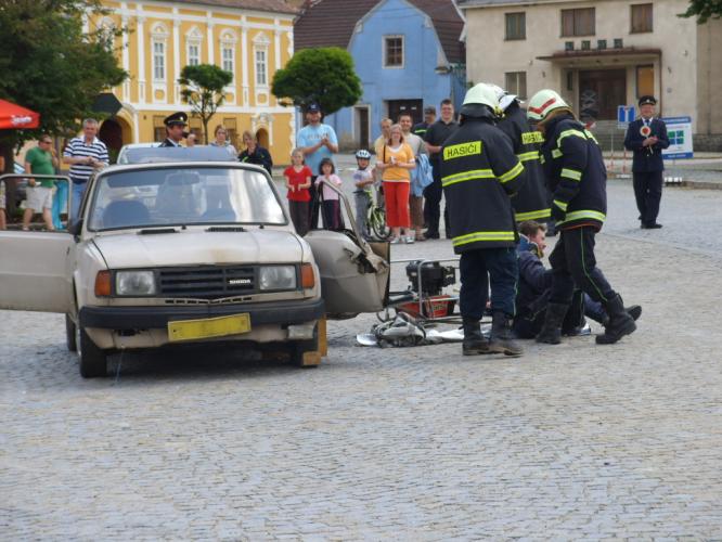 Brtnice-záchrana řidiče.JPG