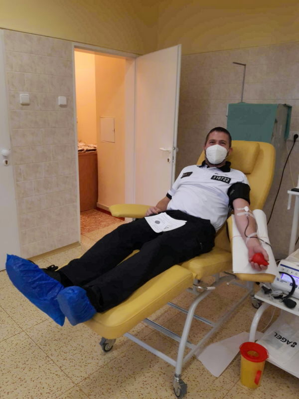 Bruntálští policisté darují krev - 05.jpg