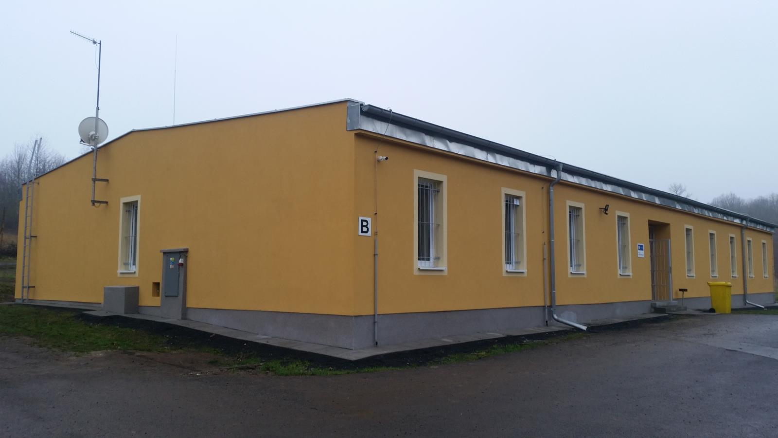 Budova B po rekonstrukci čelní a boční pohled.jpg