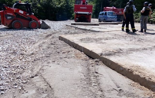 Budování zázemí v epicentru.2.jpg