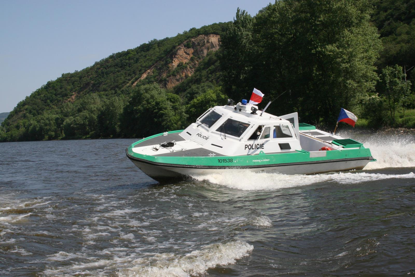 Člun 375.JPG