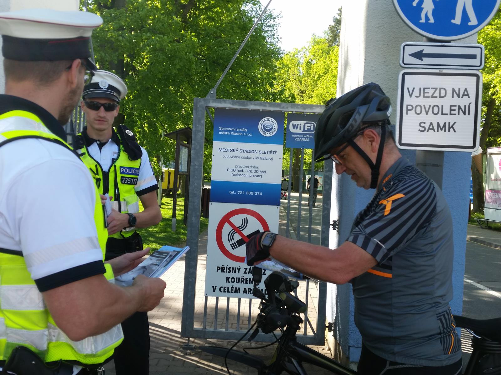 Cyklisté pod policejním dohledem