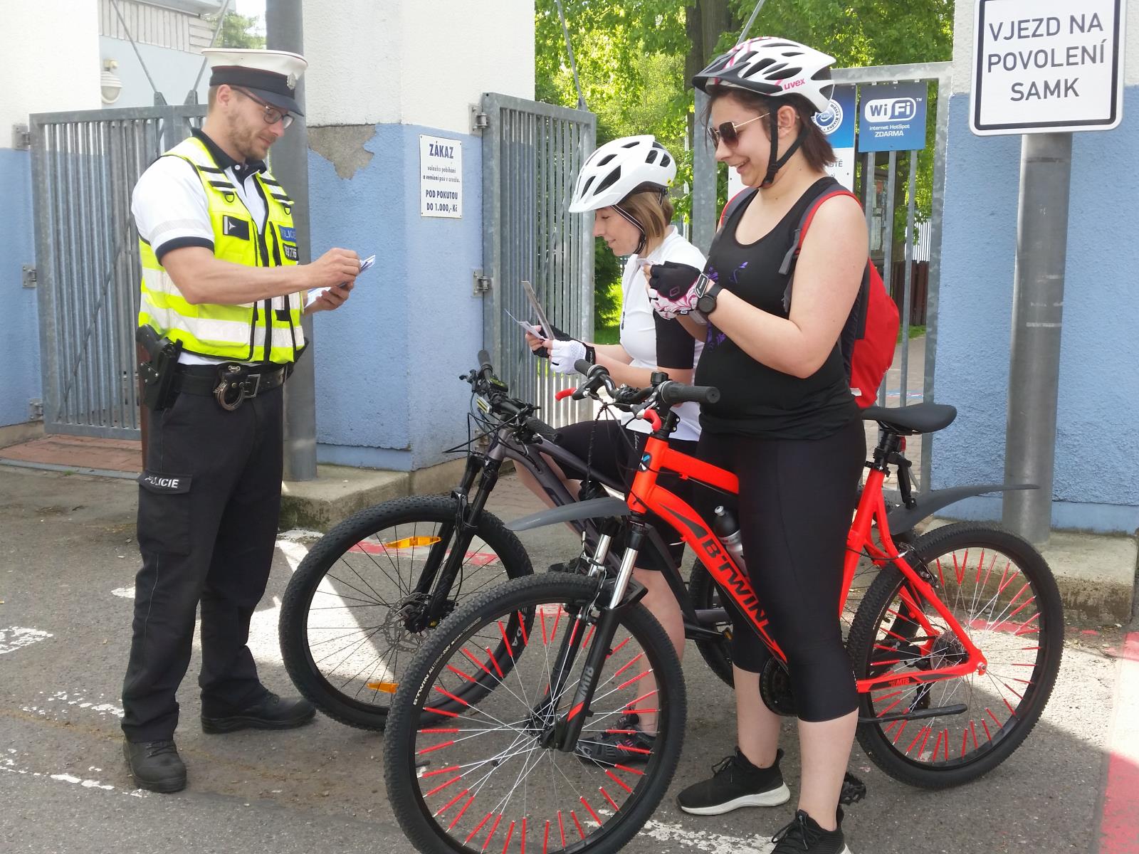Cyklisté pod policejním dohledem