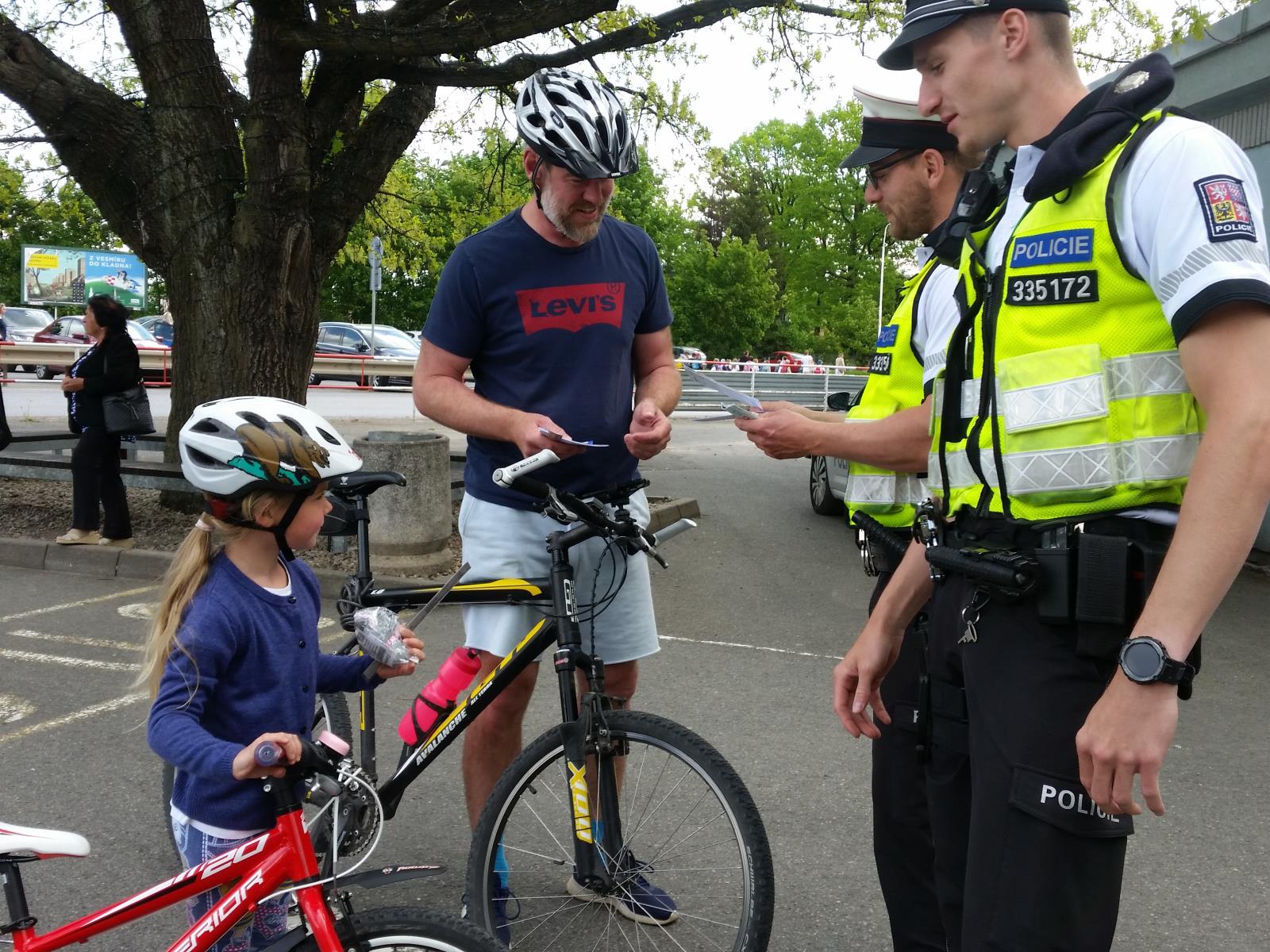 Cyklisté pod policejním dohledem