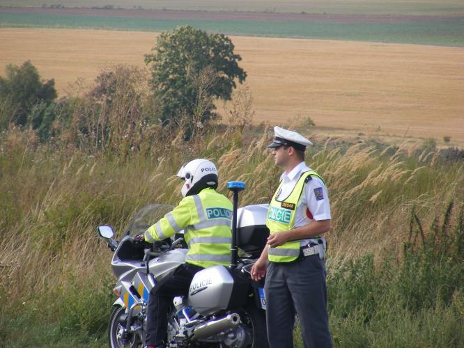 DBA s vrtulníkem - policejní hlídka 054.jpg