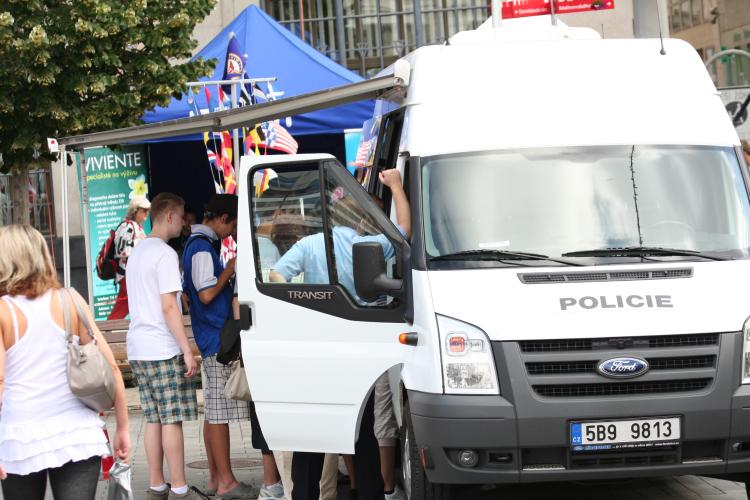 DEN POLICIE (4).jpg