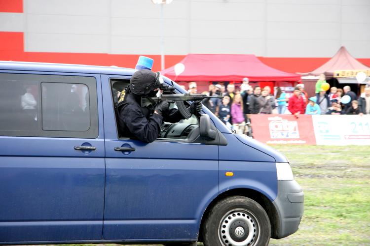DEN S POLICIÍ