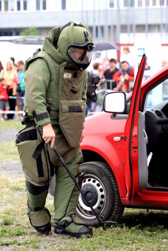 DEN S POLICIÍ