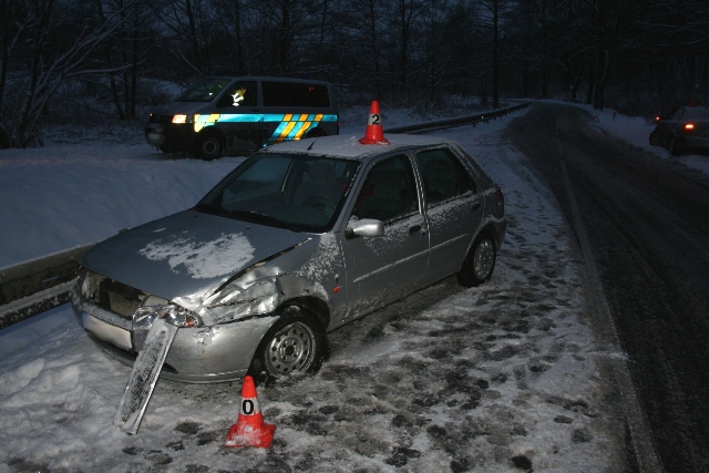 DN Ondřejovice - nabouraný ford