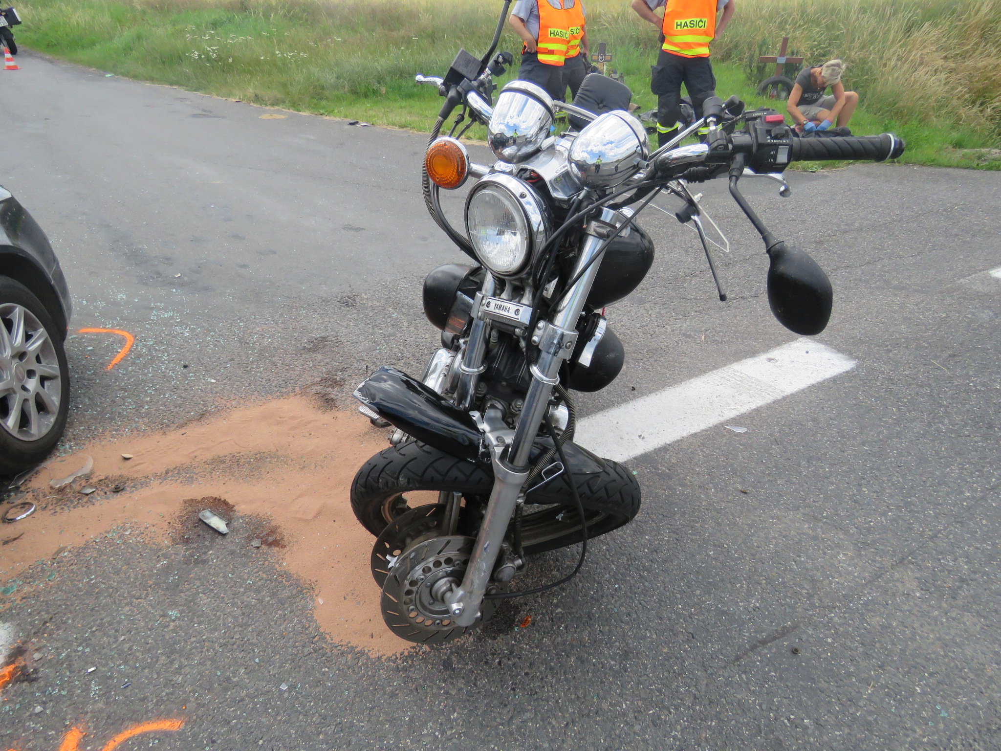 DN střet osobního vozidla a motocyklu