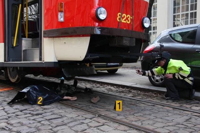 DN tramvaj X chodec 4