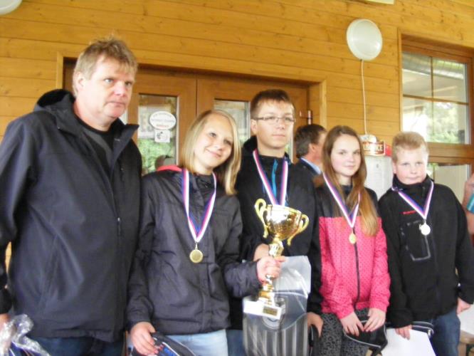 DSMC 14 - vítězné družstvo kat. starší žáci - ZŠ Šumavské Hoštice.JPG