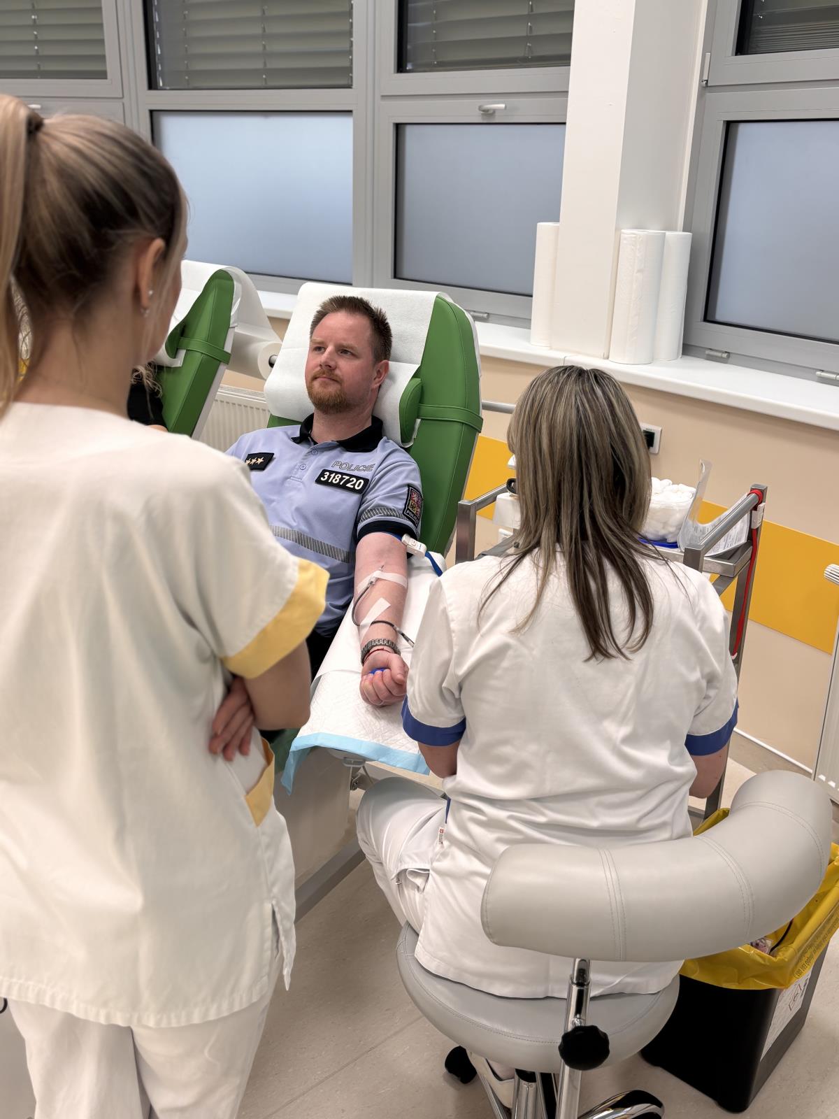 Darování krve, českokrumlovští policisté