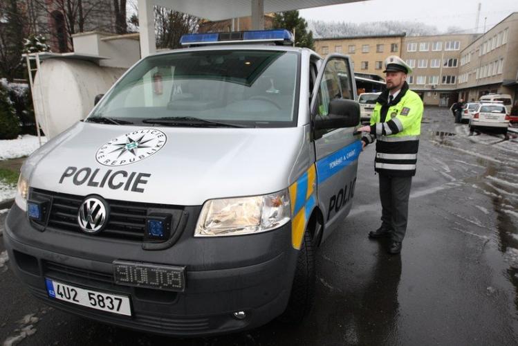 Decin,nove_policejni_auto1.jpg