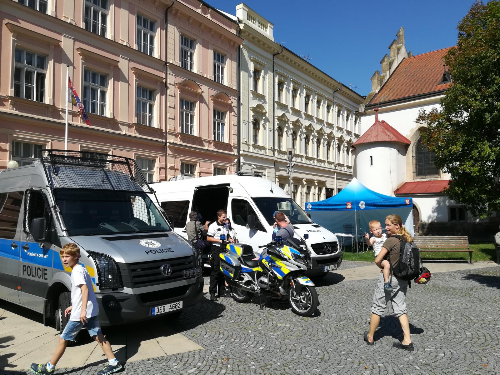 Den s ozbrojenými složkami