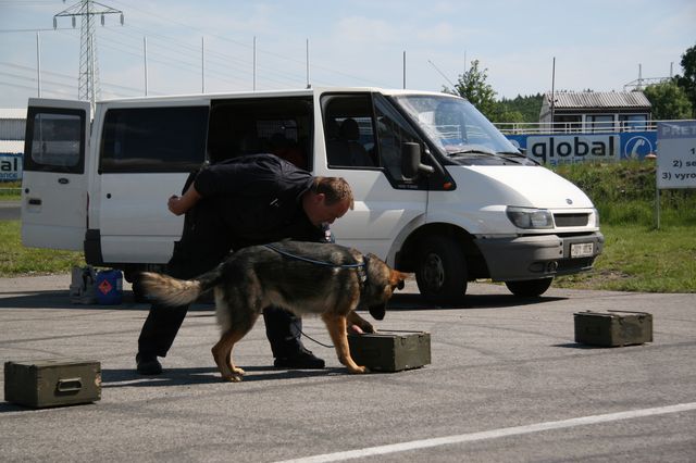 Den s policií 14