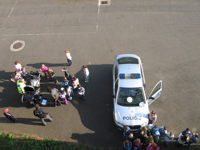 Den s policií 6